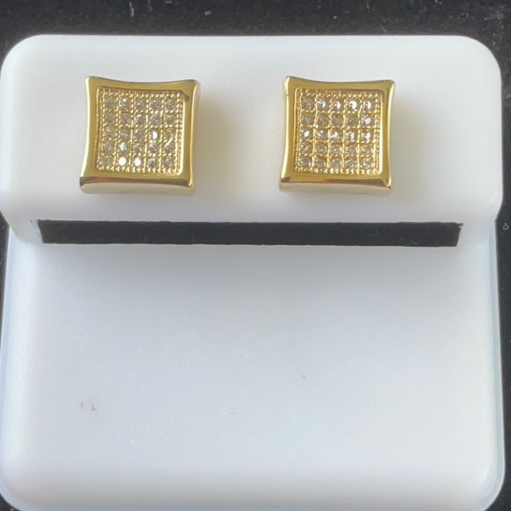 Elegant Gold over 925 Sterling Silver mosanite Stud Earrings..NWOT